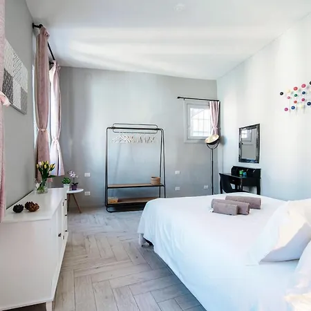 Barbablue Flat - The House Of Travelers * Como