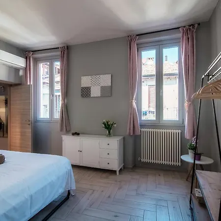 Barbablue Flat - The House Of Travelers * Como